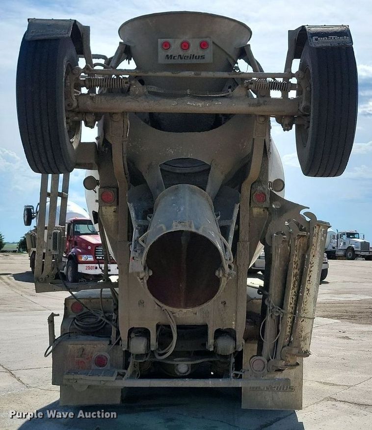 image for item NZ9984 2007 Sterling  LT9511 ready mix truck