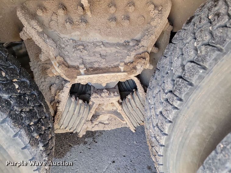 image for item NZ9984 2007 Sterling  LT9511 ready mix truck