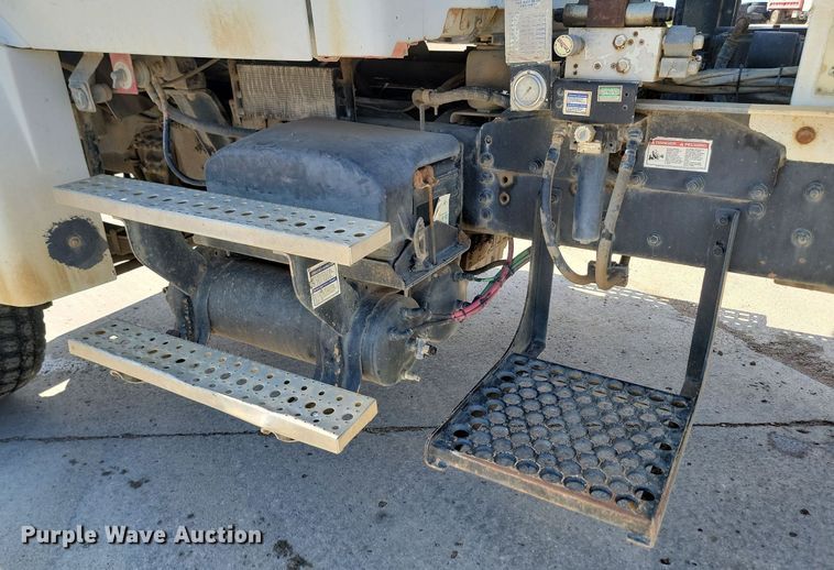 image for item NZ9984 2007 Sterling  LT9511 ready mix truck