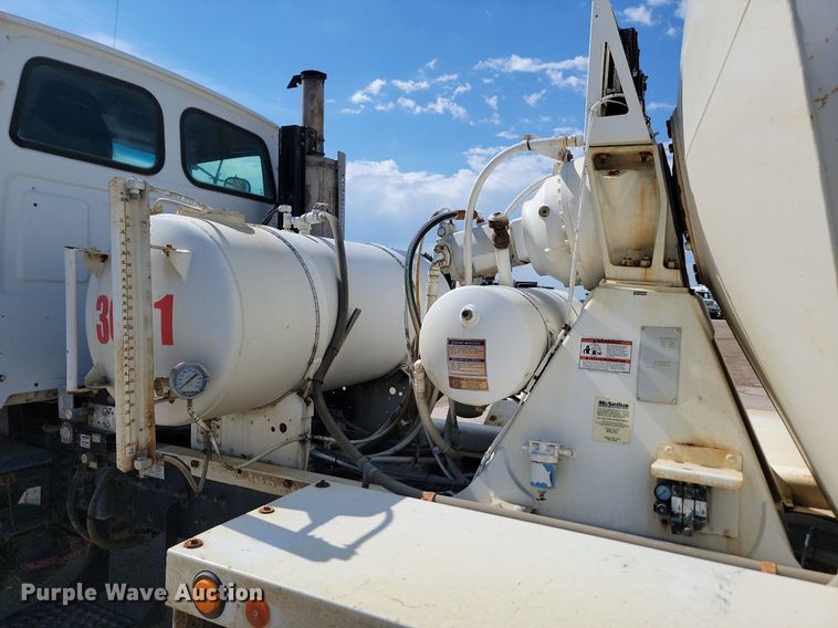 image for item NZ9984 2007 Sterling  LT9511 ready mix truck