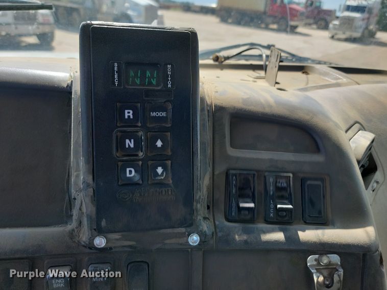 image for item NZ9984 2007 Sterling  LT9511 ready mix truck