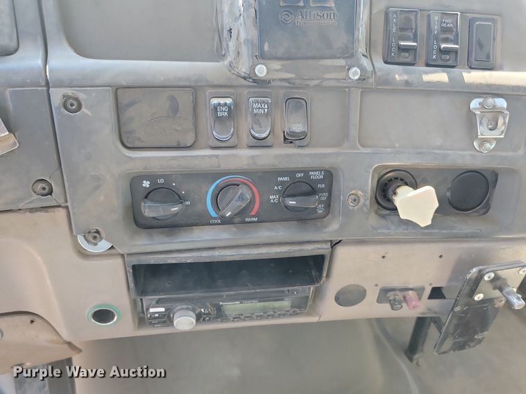 image for item NZ9984 2007 Sterling  LT9511 ready mix truck