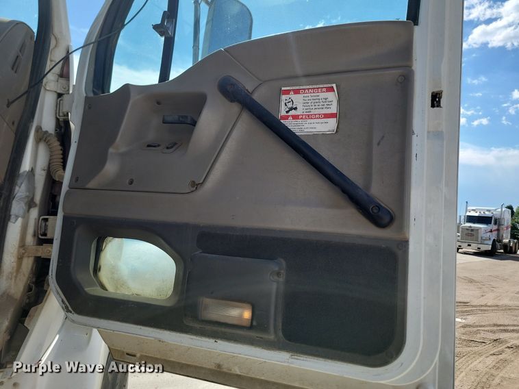 image for item NZ9984 2007 Sterling  LT9511 ready mix truck