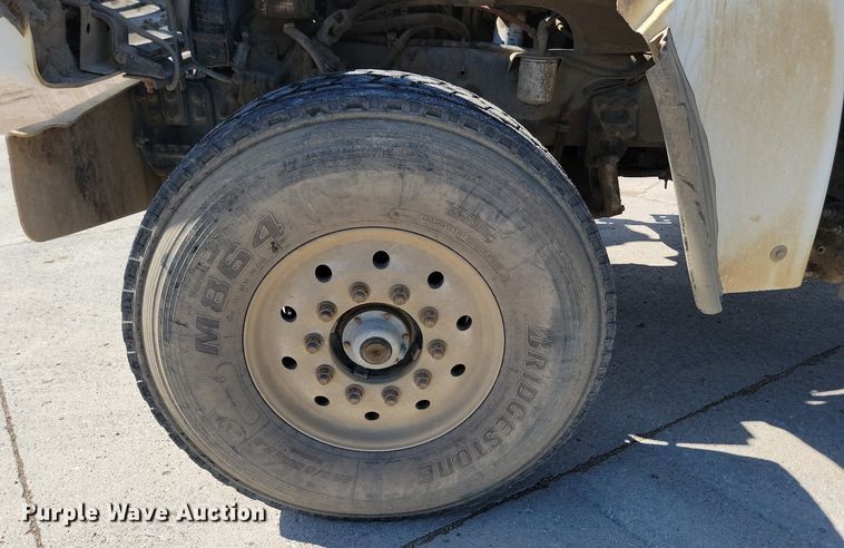 image for item NZ9984 2007 Sterling  LT9511 ready mix truck