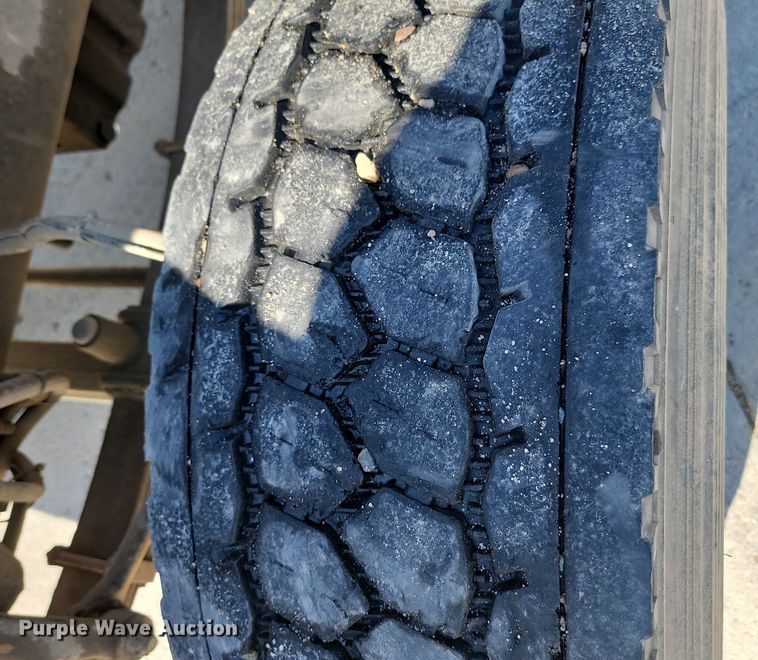 image for item NZ9984 2007 Sterling  LT9511 ready mix truck