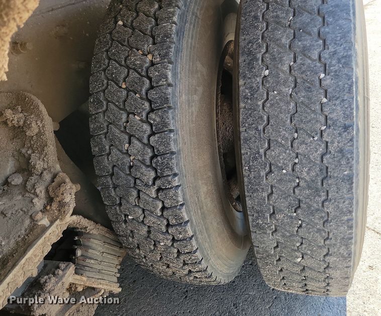 image for item NZ9984 2007 Sterling  LT9511 ready mix truck