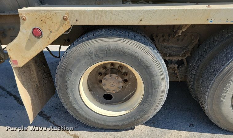 image for item NZ9984 2007 Sterling  LT9511 ready mix truck