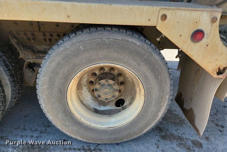 image for item NZ9984 2007 Sterling  LT9511 ready mix truck