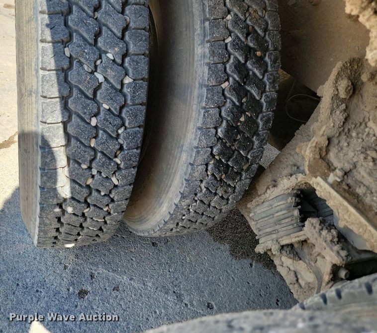 image for item NZ9984 2007 Sterling  LT9511 ready mix truck