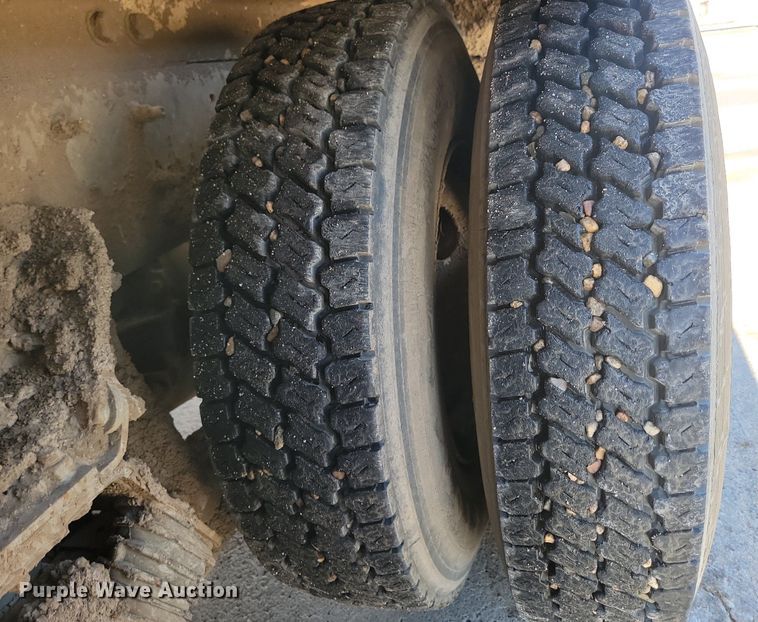 image for item NZ9984 2007 Sterling  LT9511 ready mix truck