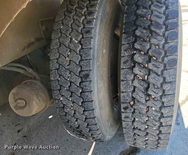 image for item NZ9984 2007 Sterling  LT9511 ready mix truck