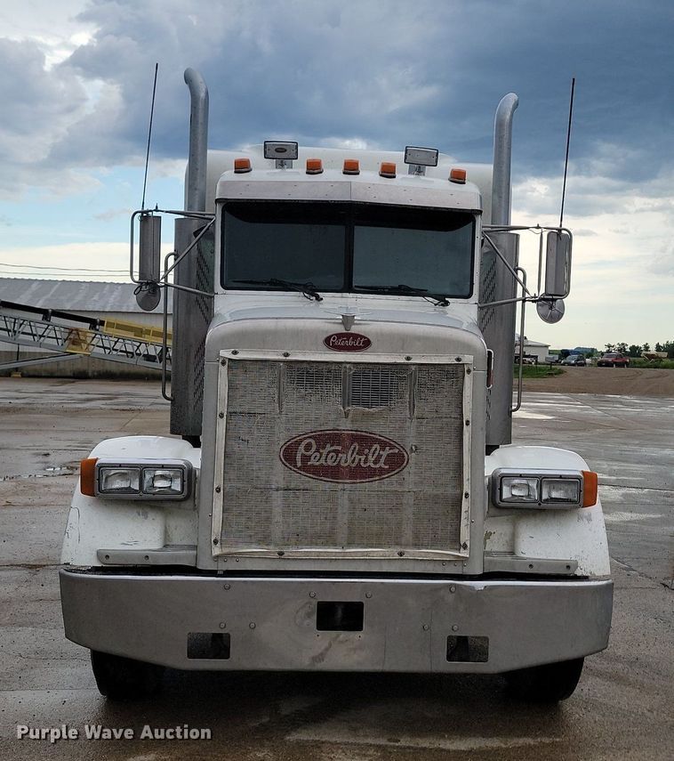 image for item NZ9985 2002 Peterbilt  378 semi truck