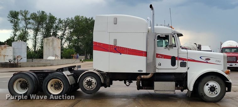 image for item NZ9985 2002 Peterbilt  378 semi truck