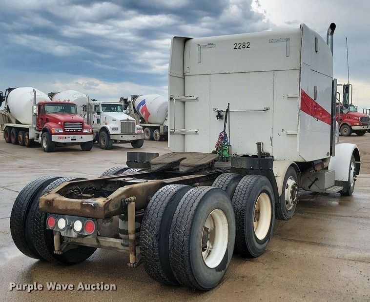 image for item NZ9985 2002 Peterbilt  378 semi truck