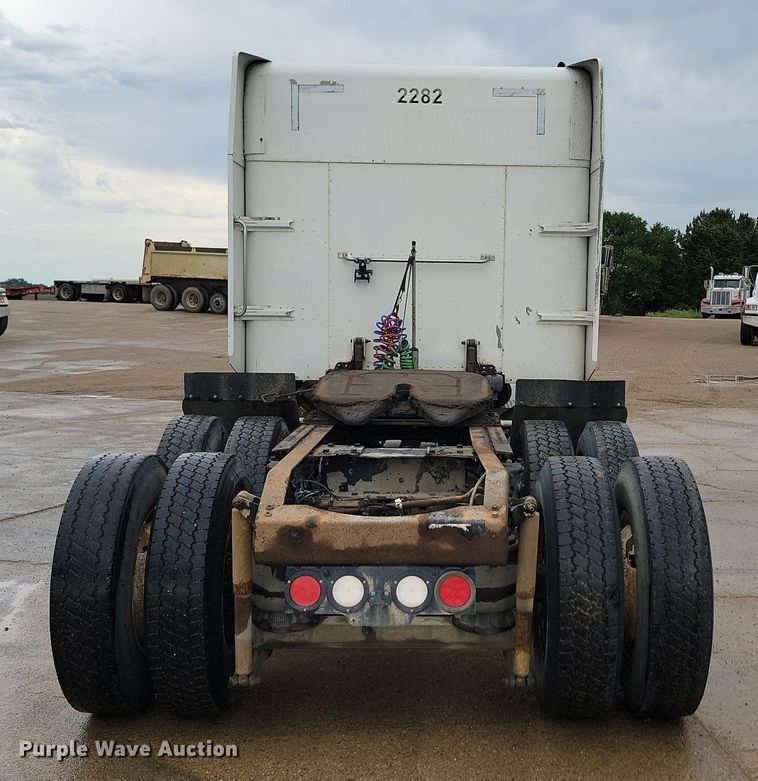 image for item NZ9985 2002 Peterbilt  378 semi truck