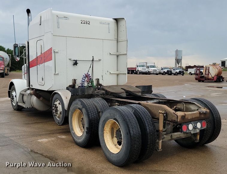 image for item NZ9985 2002 Peterbilt  378 semi truck