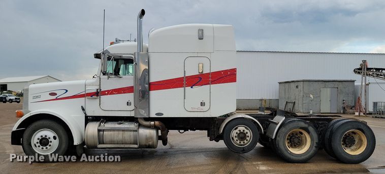 image for item NZ9985 2002 Peterbilt  378 semi truck