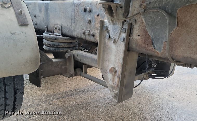 image for item NZ9985 2002 Peterbilt  378 semi truck