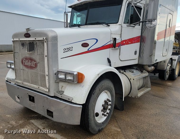 image for item NZ9985 2002 Peterbilt  378 semi truck