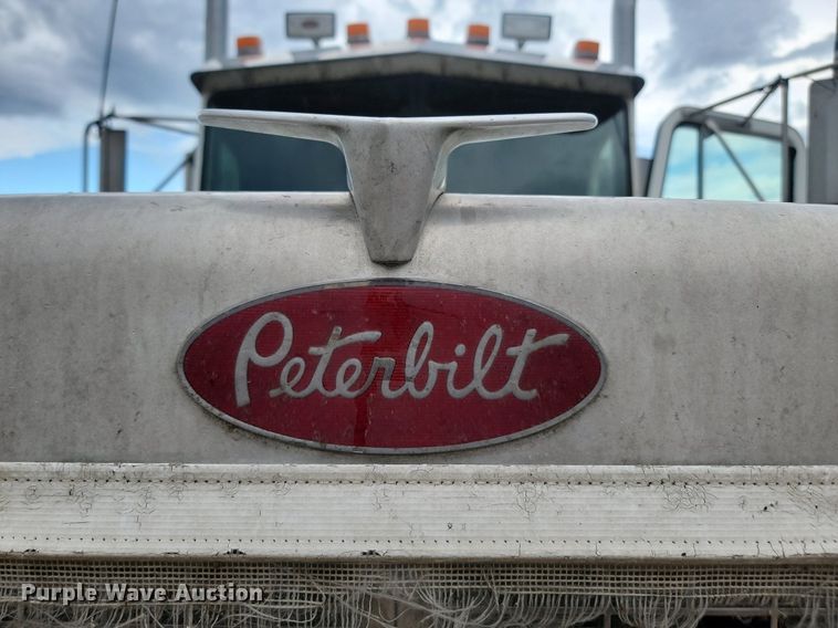 image for item NZ9985 2002 Peterbilt  378 semi truck