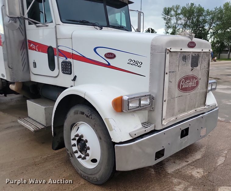 image for item NZ9985 2002 Peterbilt  378 semi truck