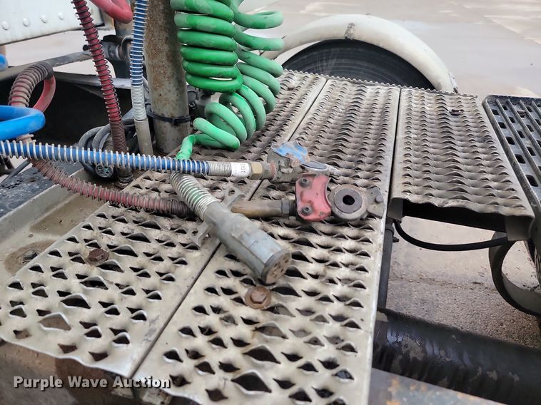 image for item NZ9985 2002 Peterbilt  378 semi truck