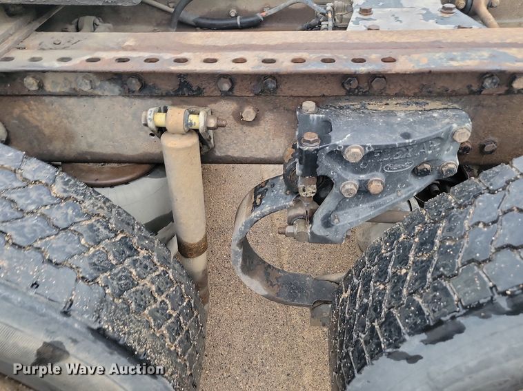 image for item NZ9985 2002 Peterbilt  378 semi truck