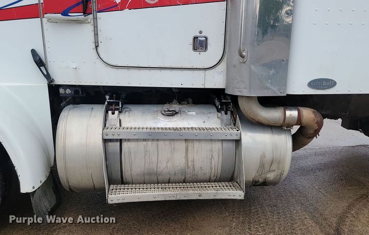 image for item NZ9985 2002 Peterbilt  378 semi truck