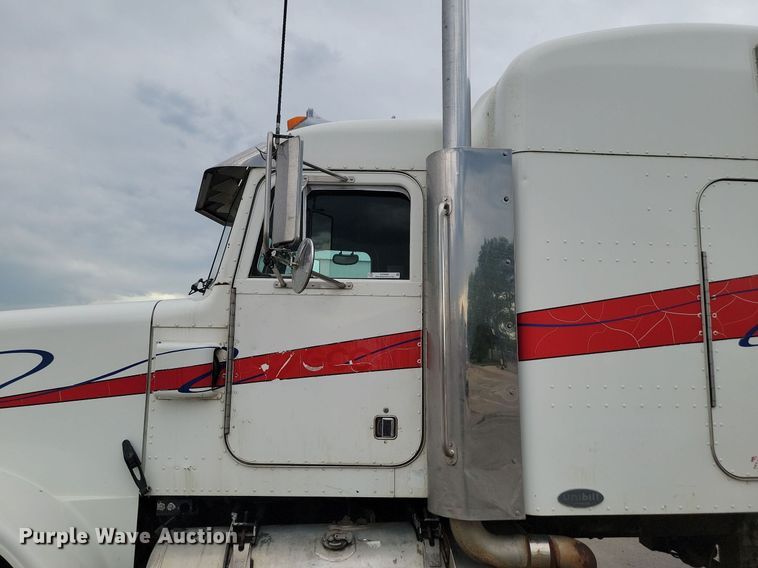 image for item NZ9985 2002 Peterbilt  378 semi truck