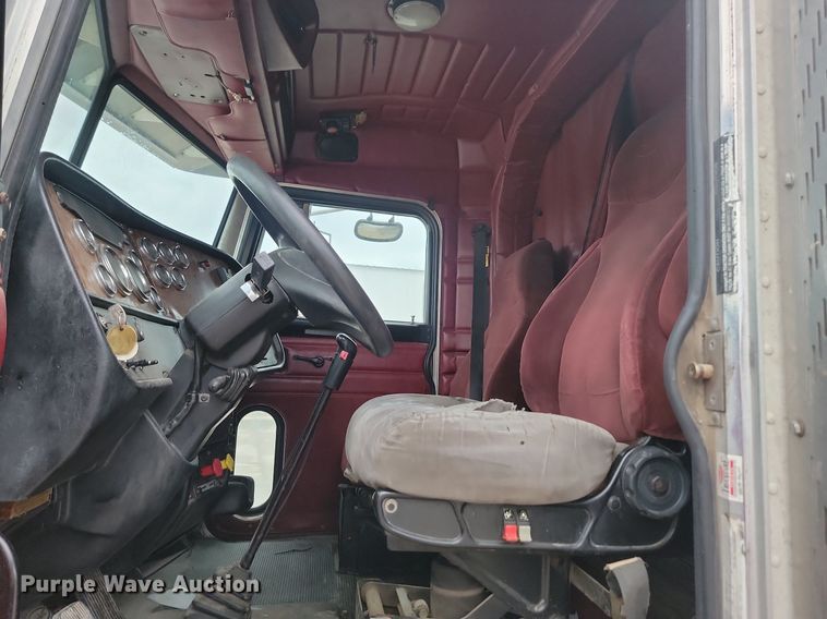 image for item NZ9985 2002 Peterbilt  378 semi truck