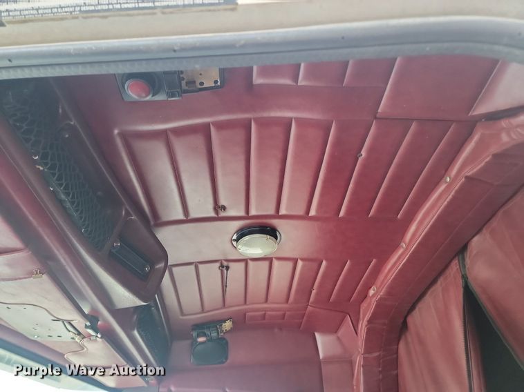 image for item NZ9985 2002 Peterbilt  378 semi truck