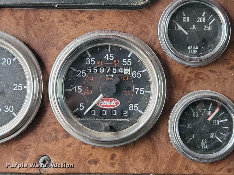 image for item NZ9985 2002 Peterbilt  378 semi truck