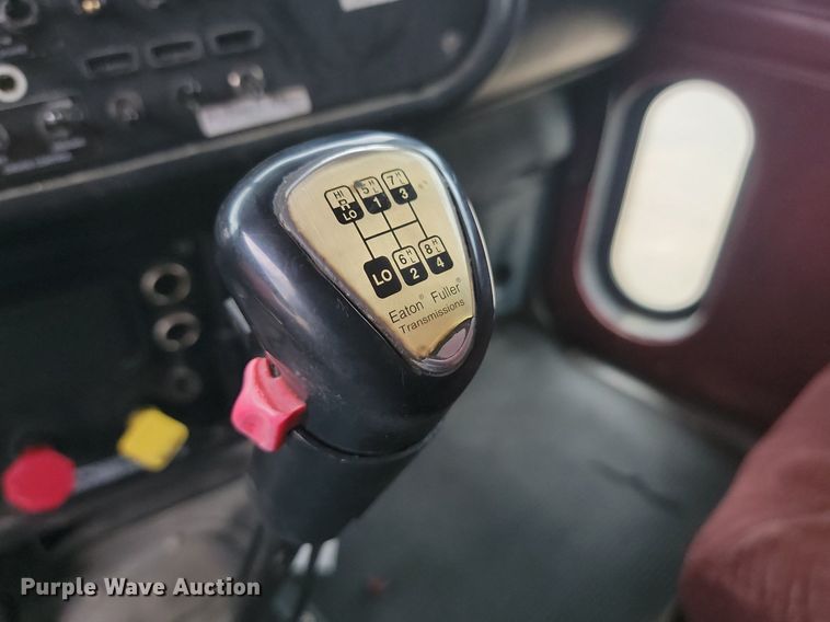 image for item NZ9985 2002 Peterbilt  378 semi truck