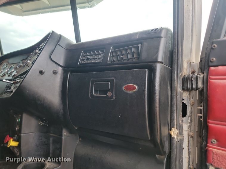 image for item NZ9985 2002 Peterbilt  378 semi truck