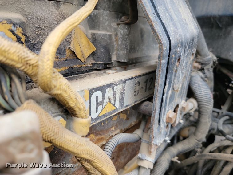 image for item NZ9985 2002 Peterbilt  378 semi truck