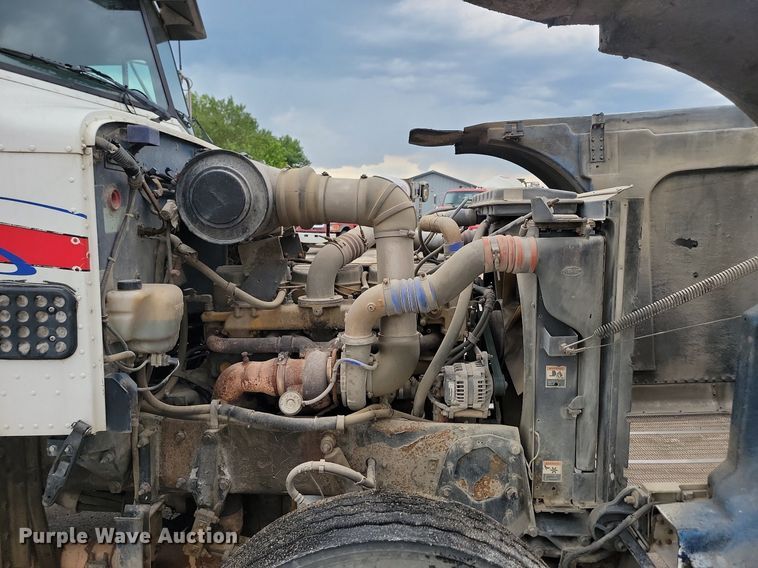 image for item NZ9985 2002 Peterbilt  378 semi truck
