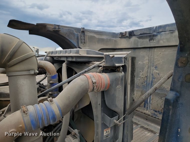 image for item NZ9985 2002 Peterbilt  378 semi truck