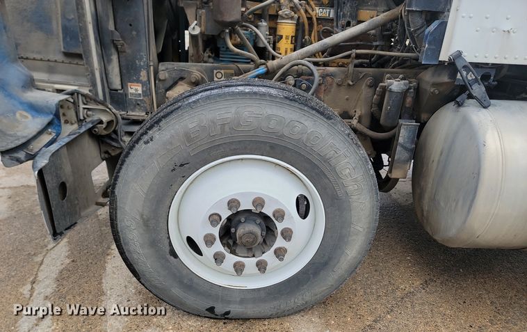 image for item NZ9985 2002 Peterbilt  378 semi truck