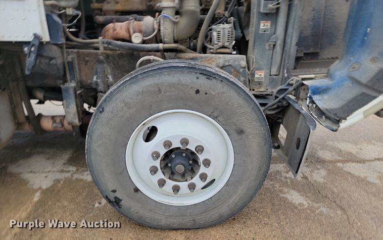 image for item NZ9985 2002 Peterbilt  378 semi truck