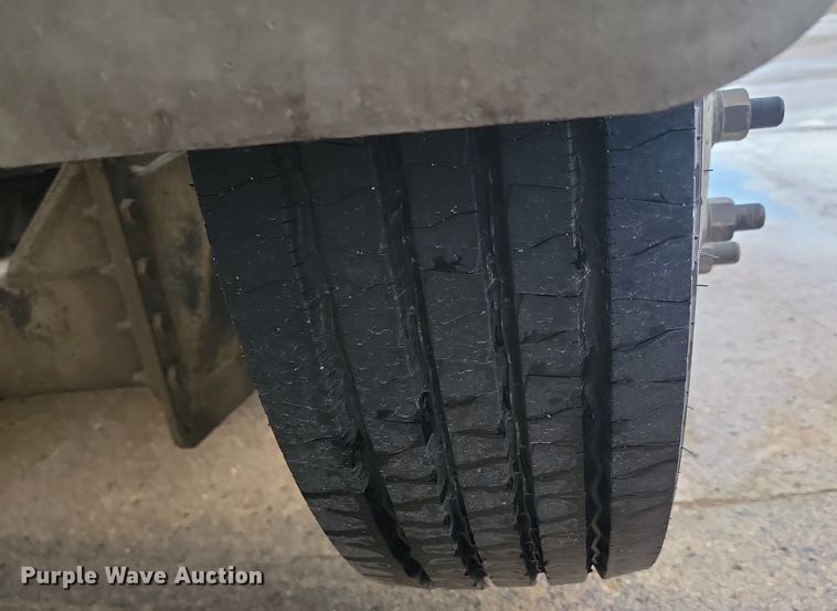 image for item NZ9985 2002 Peterbilt  378 semi truck