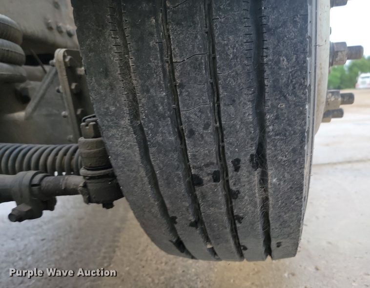 image for item NZ9985 2002 Peterbilt  378 semi truck