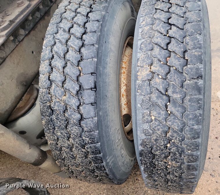 image for item NZ9985 2002 Peterbilt  378 semi truck