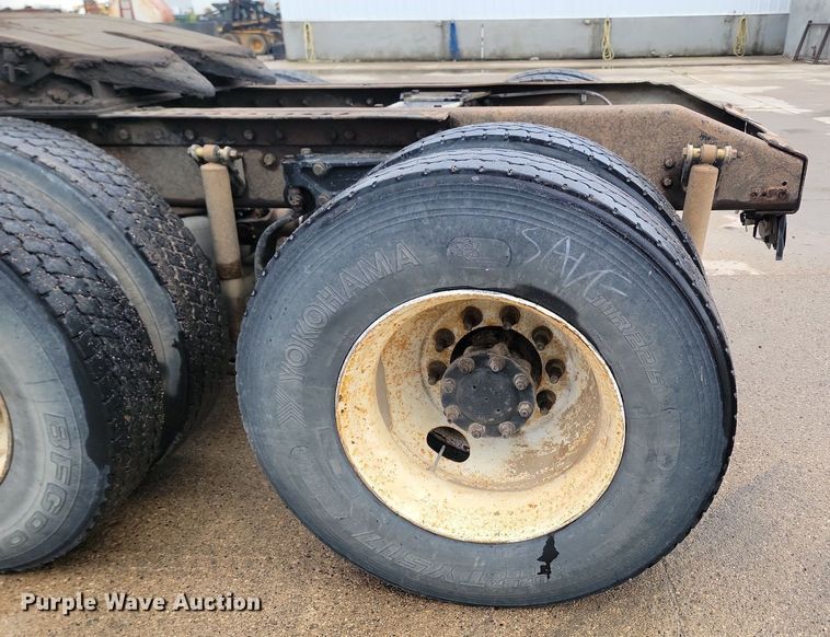 image for item NZ9985 2002 Peterbilt  378 semi truck