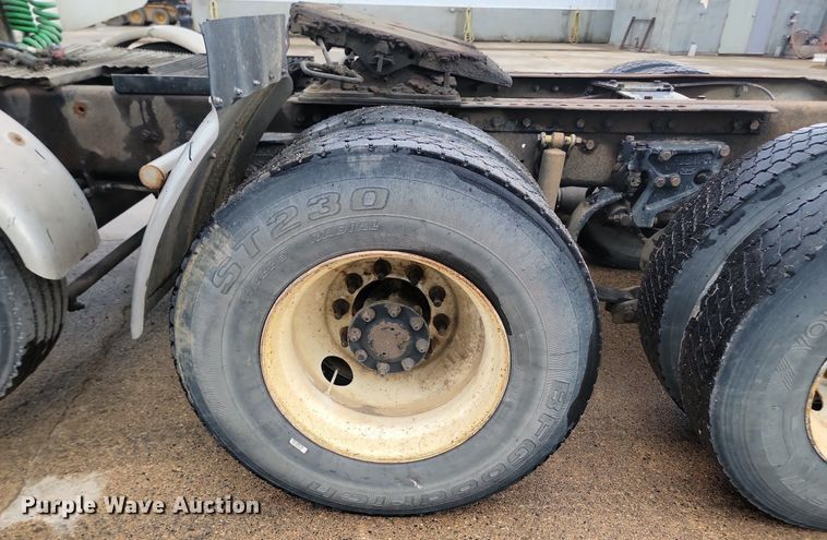 image for item NZ9985 2002 Peterbilt  378 semi truck