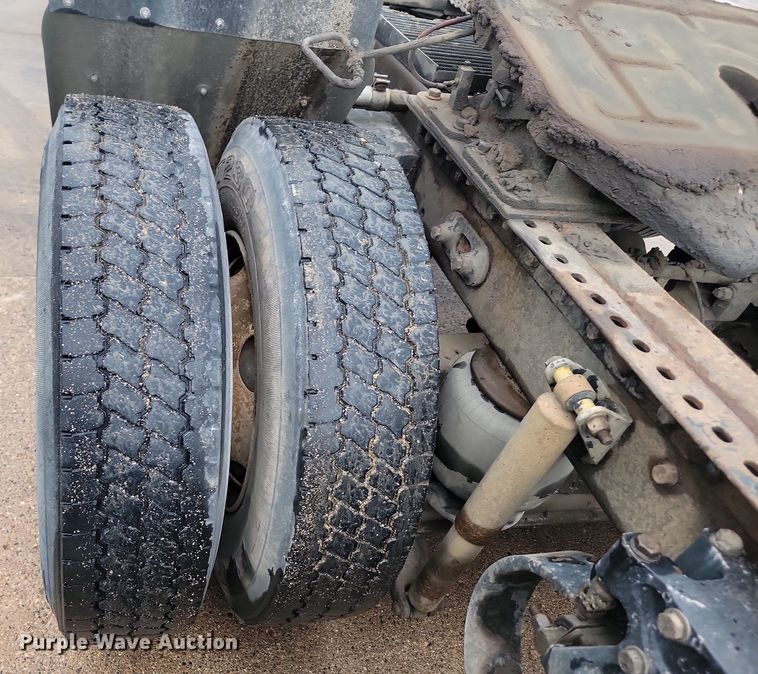 image for item NZ9985 2002 Peterbilt  378 semi truck