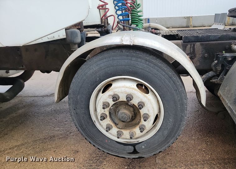 image for item NZ9985 2002 Peterbilt  378 semi truck