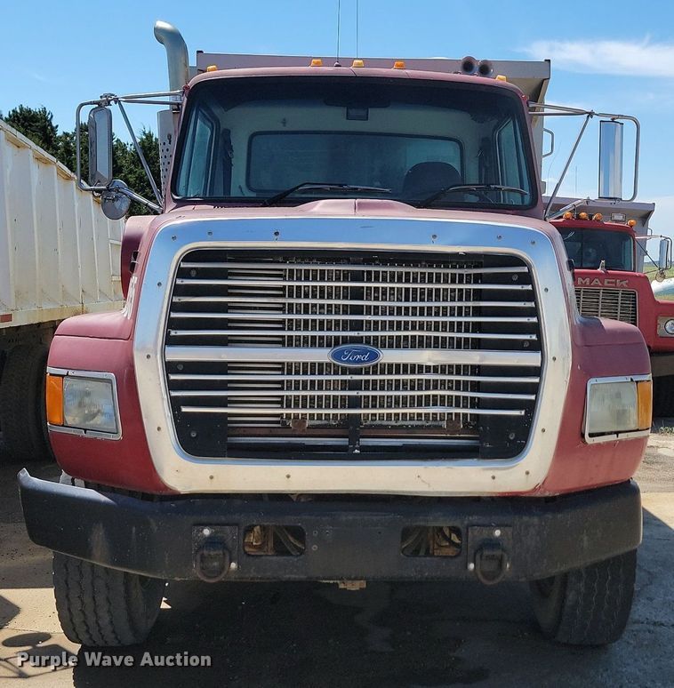 image for item NZ9986 1996 Ford  Aeromax L9000 dump truck