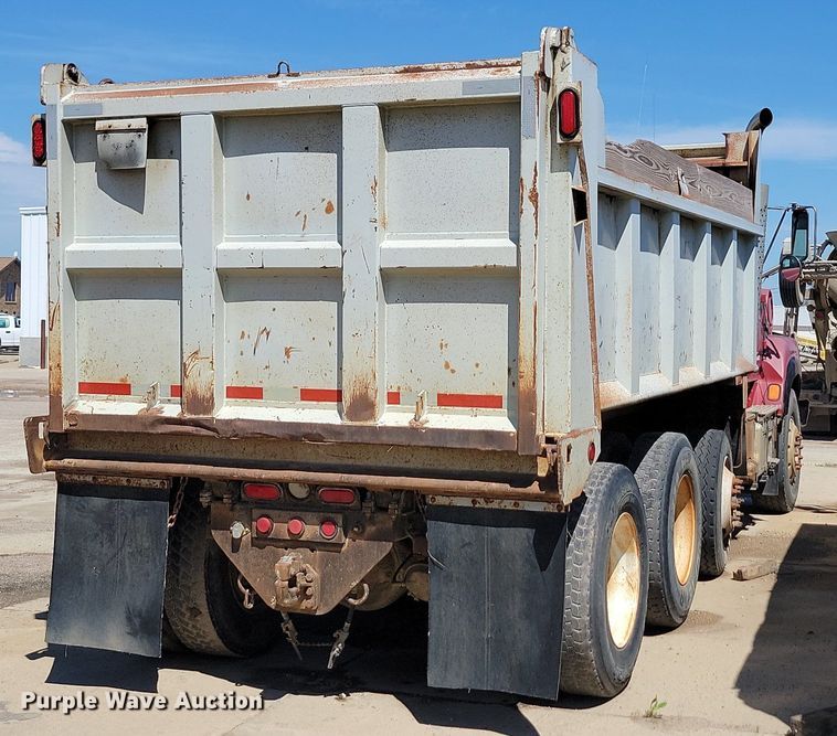 image for item NZ9986 1996 Ford  Aeromax L9000 dump truck