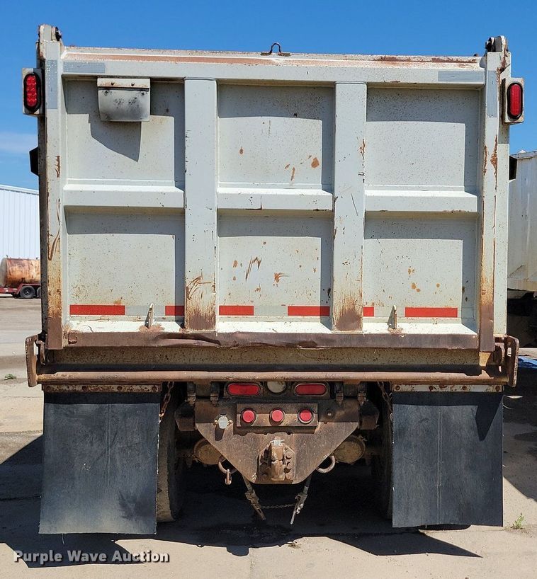 image for item NZ9986 1996 Ford  Aeromax L9000 dump truck