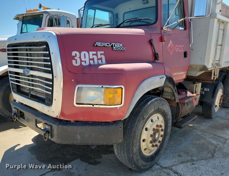 image for item NZ9986 1996 Ford  Aeromax L9000 dump truck